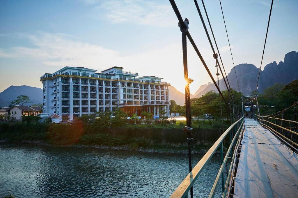 Thavisouk Riverside Hotel Vang Vieng Exterior photo