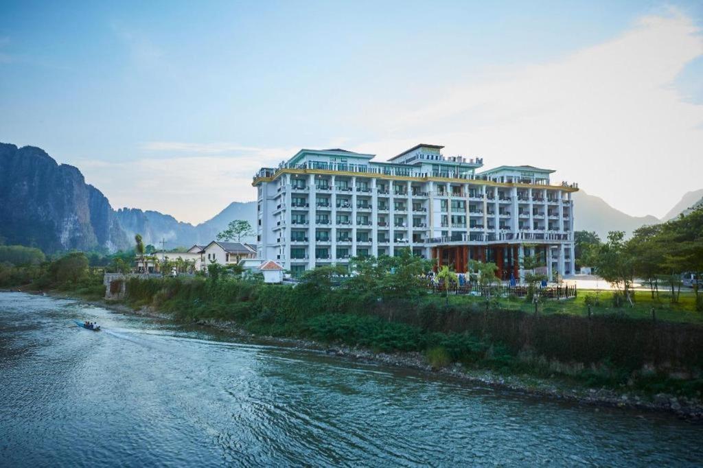 Thavisouk Riverside Hotel Vang Vieng Exterior photo