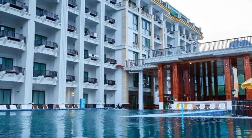 Thavisouk Riverside Hotel Vang Vieng Exterior photo