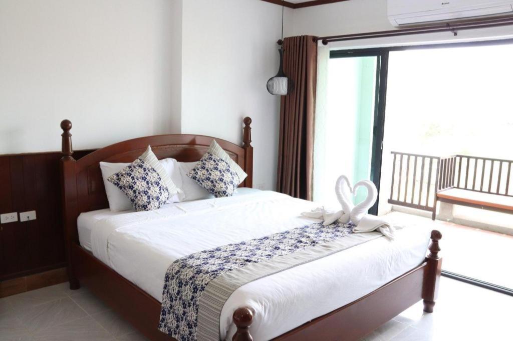 Thavisouk Riverside Hotel Vang Vieng Exterior photo
