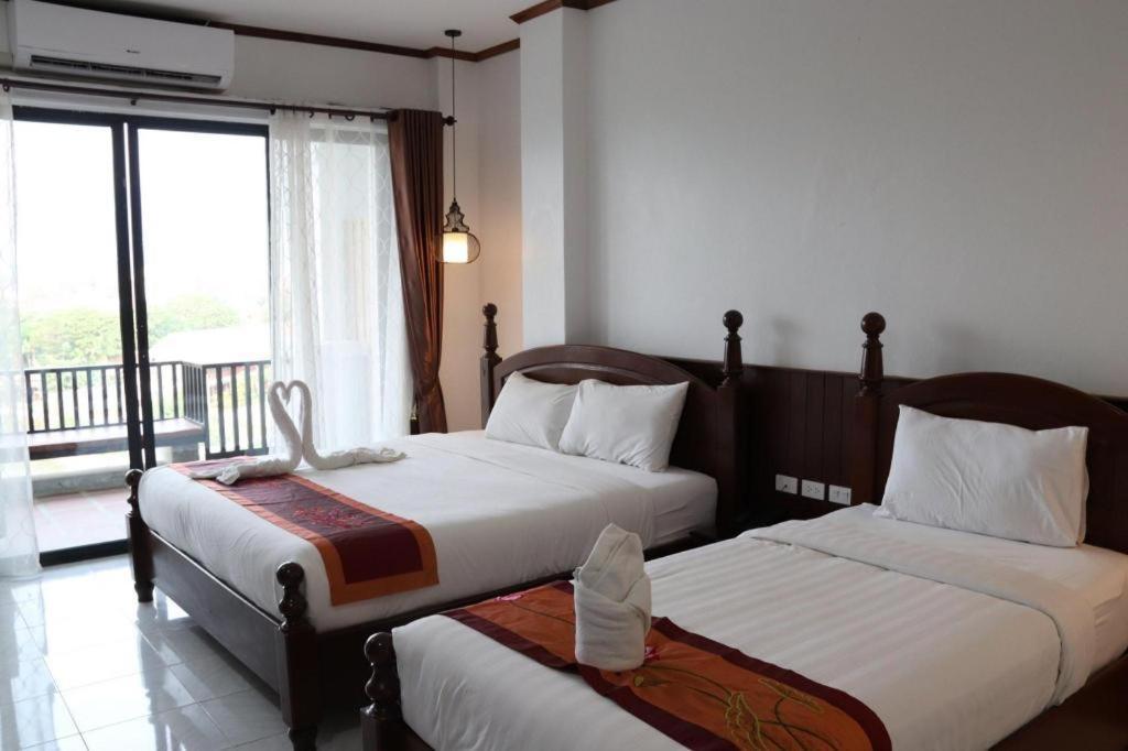 Thavisouk Riverside Hotel Vang Vieng Exterior photo