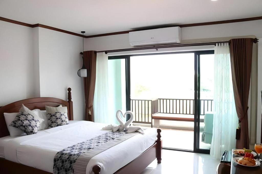 Thavisouk Riverside Hotel Vang Vieng Exterior photo