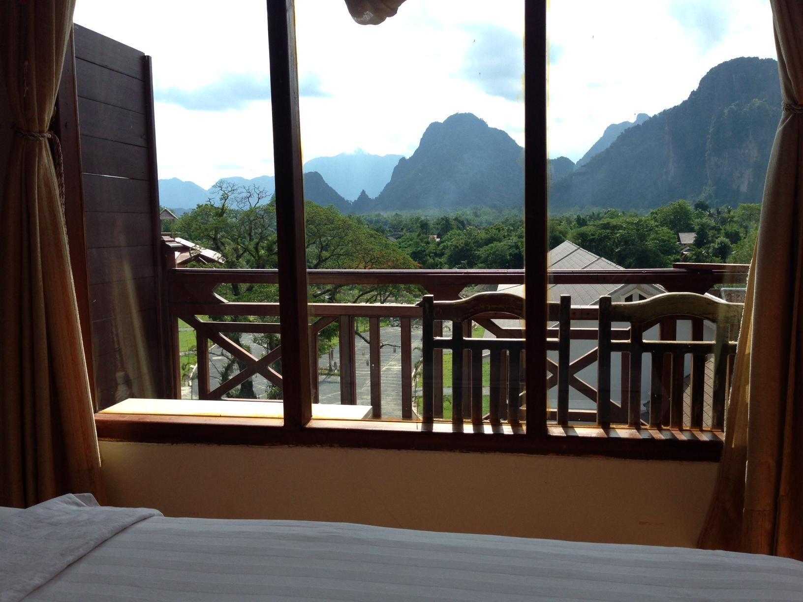 Thavisouk Riverside Hotel Vang Vieng Exterior photo