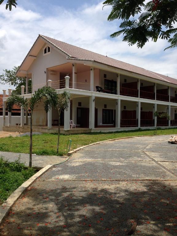 Thavisouk Riverside Hotel Vang Vieng Exterior photo