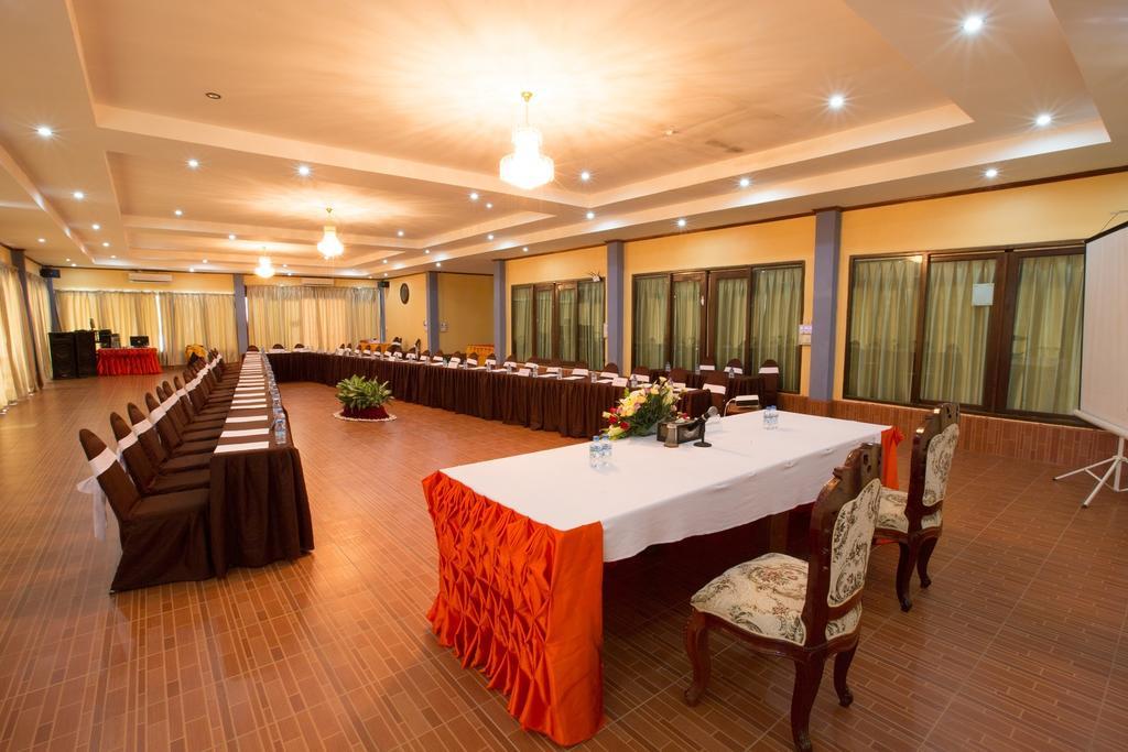 Thavisouk Riverside Hotel Vang Vieng Exterior photo