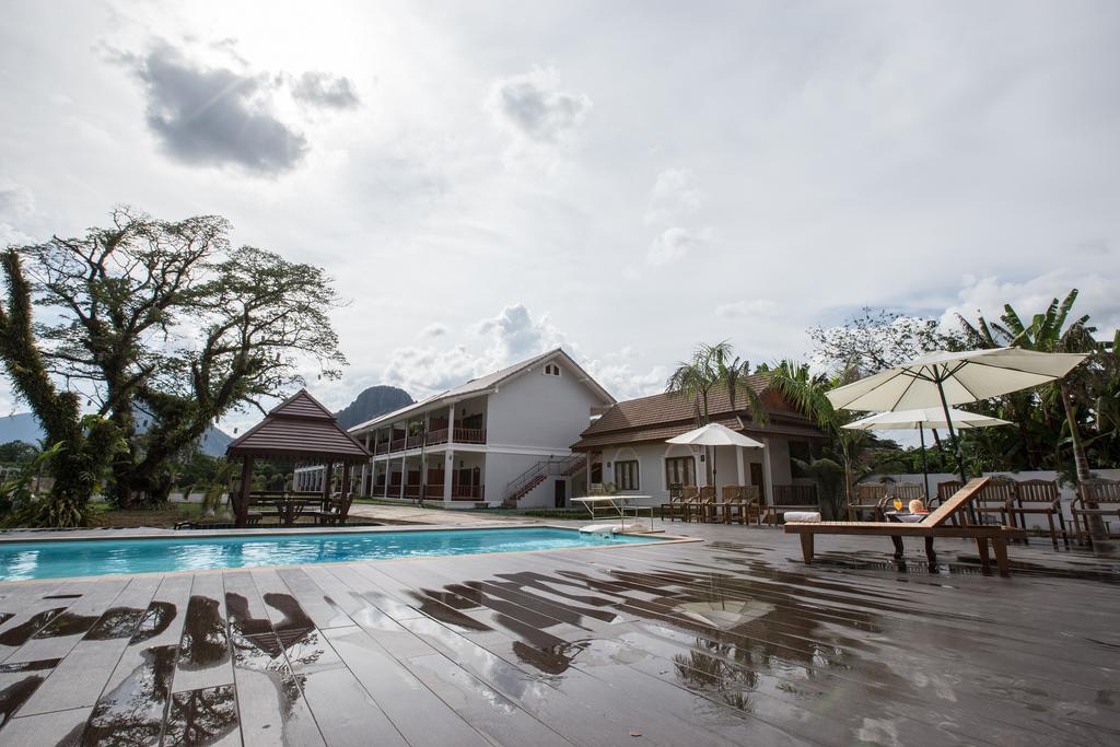 Thavisouk Riverside Hotel Vang Vieng Exterior photo