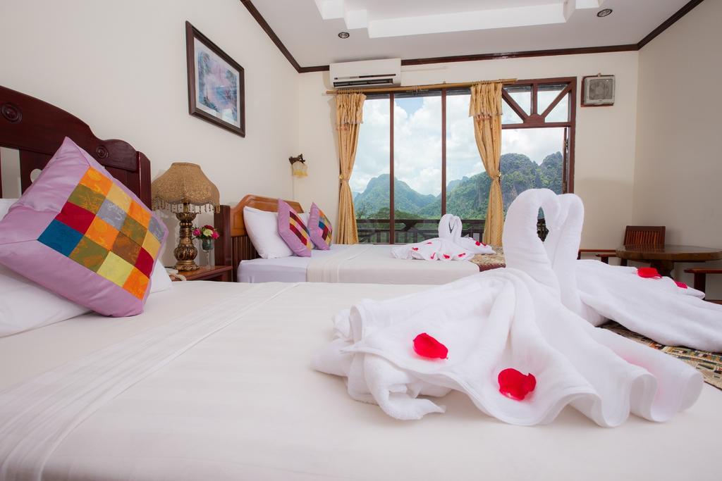 Thavisouk Riverside Hotel Vang Vieng Exterior photo