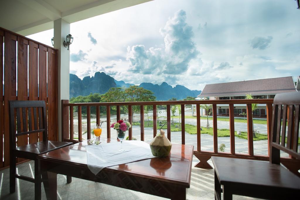 Thavisouk Riverside Hotel Vang Vieng Exterior photo