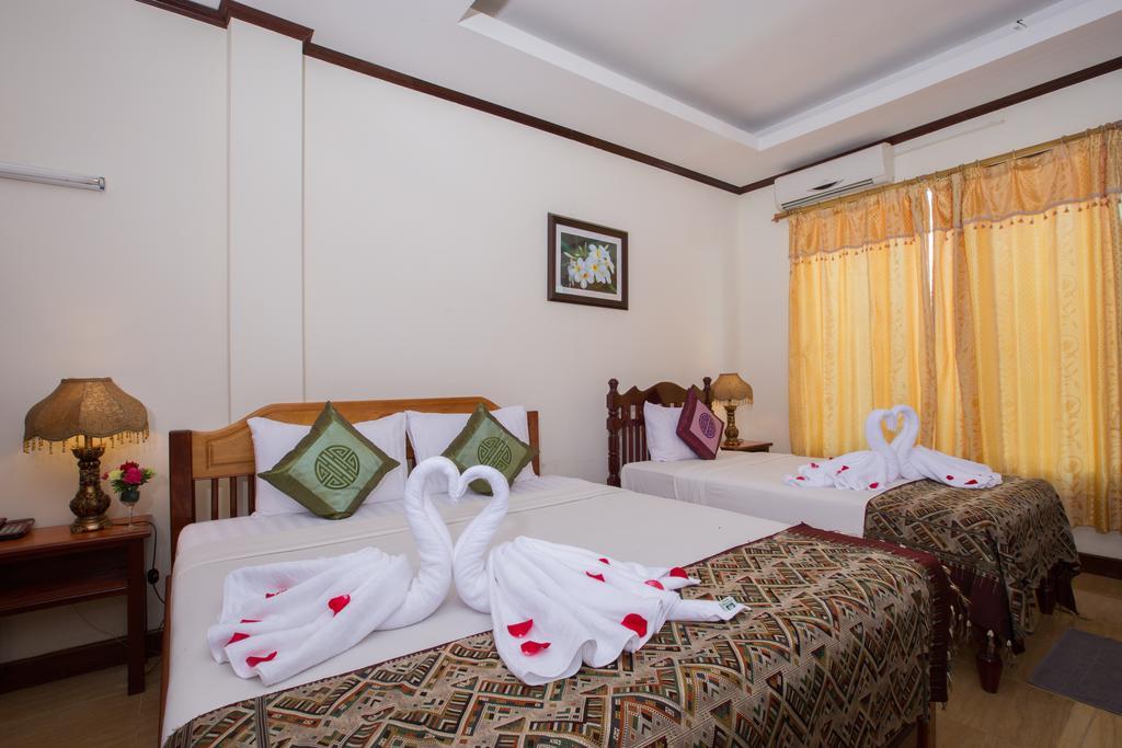 Thavisouk Riverside Hotel Vang Vieng Exterior photo