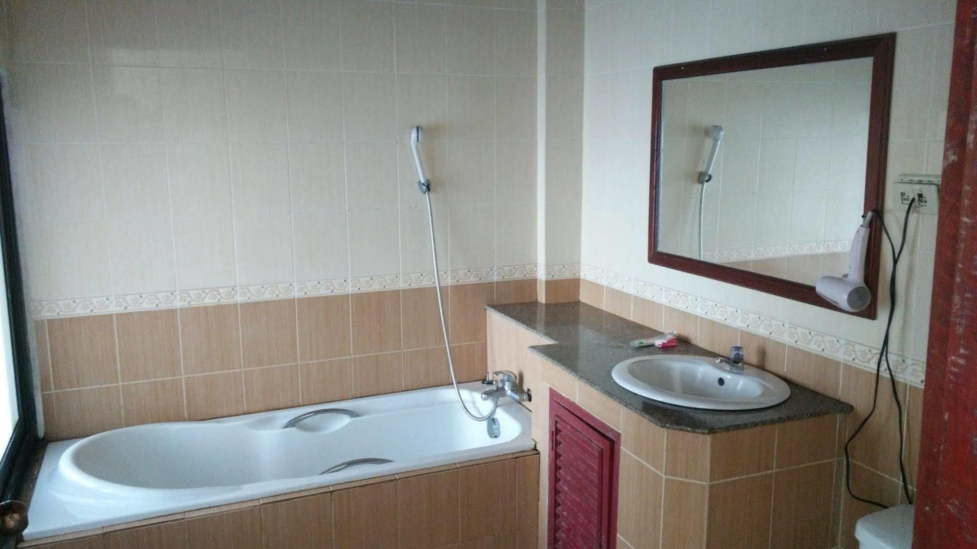 Thavisouk Riverside Hotel Vang Vieng Exterior photo