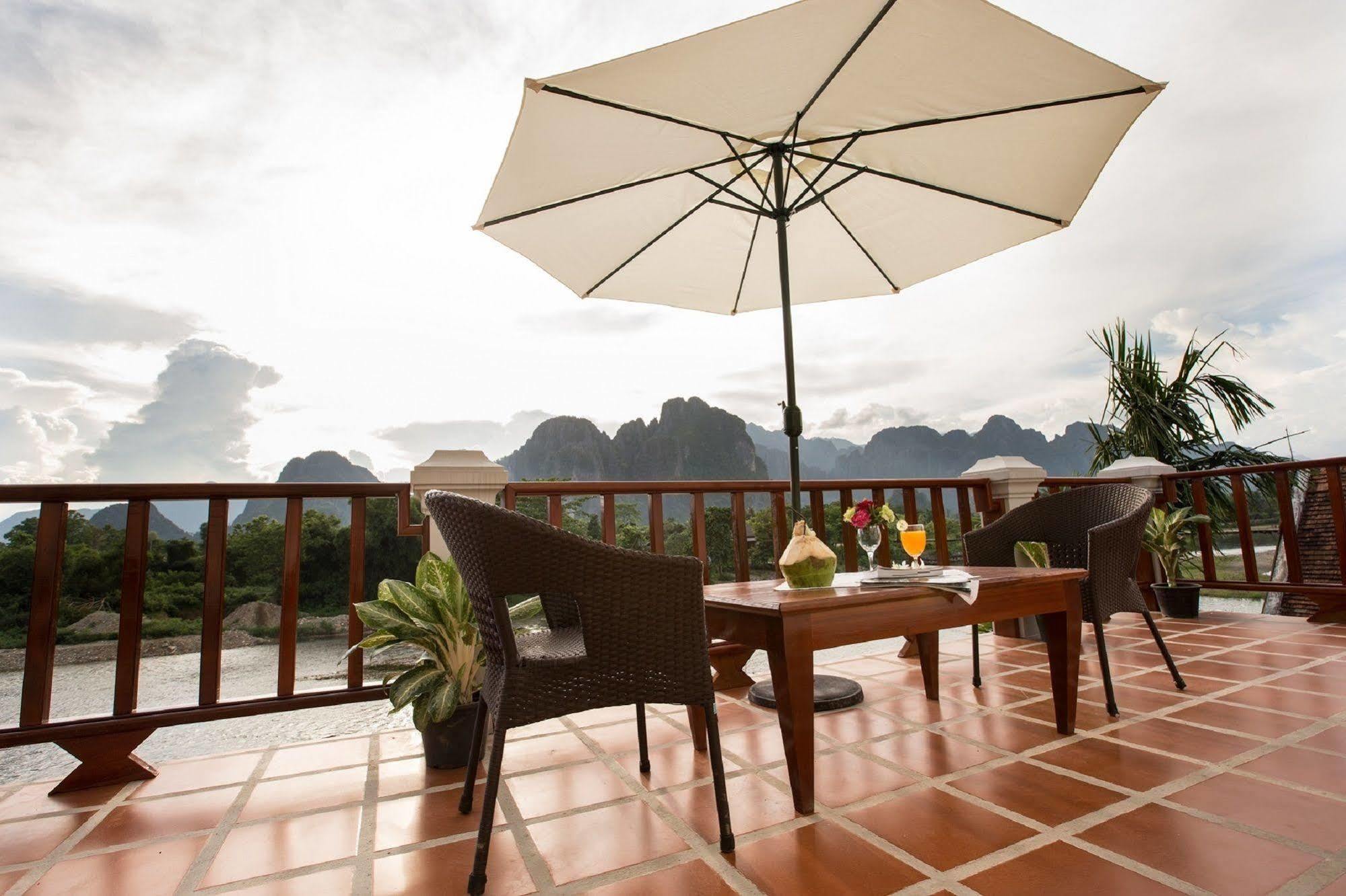 Thavisouk Riverside Hotel Vang Vieng Exterior photo
