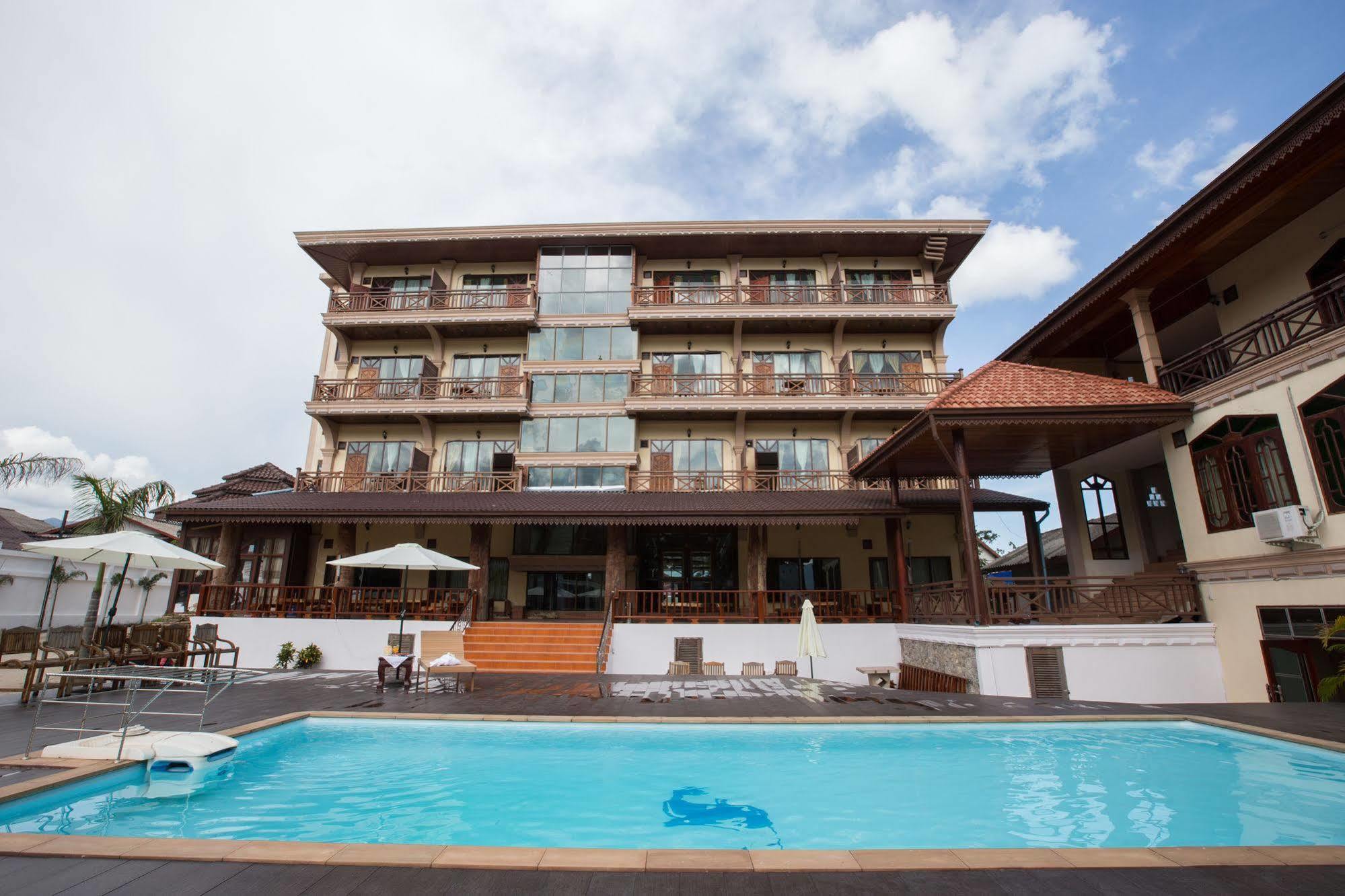 Thavisouk Riverside Hotel Vang Vieng Exterior photo