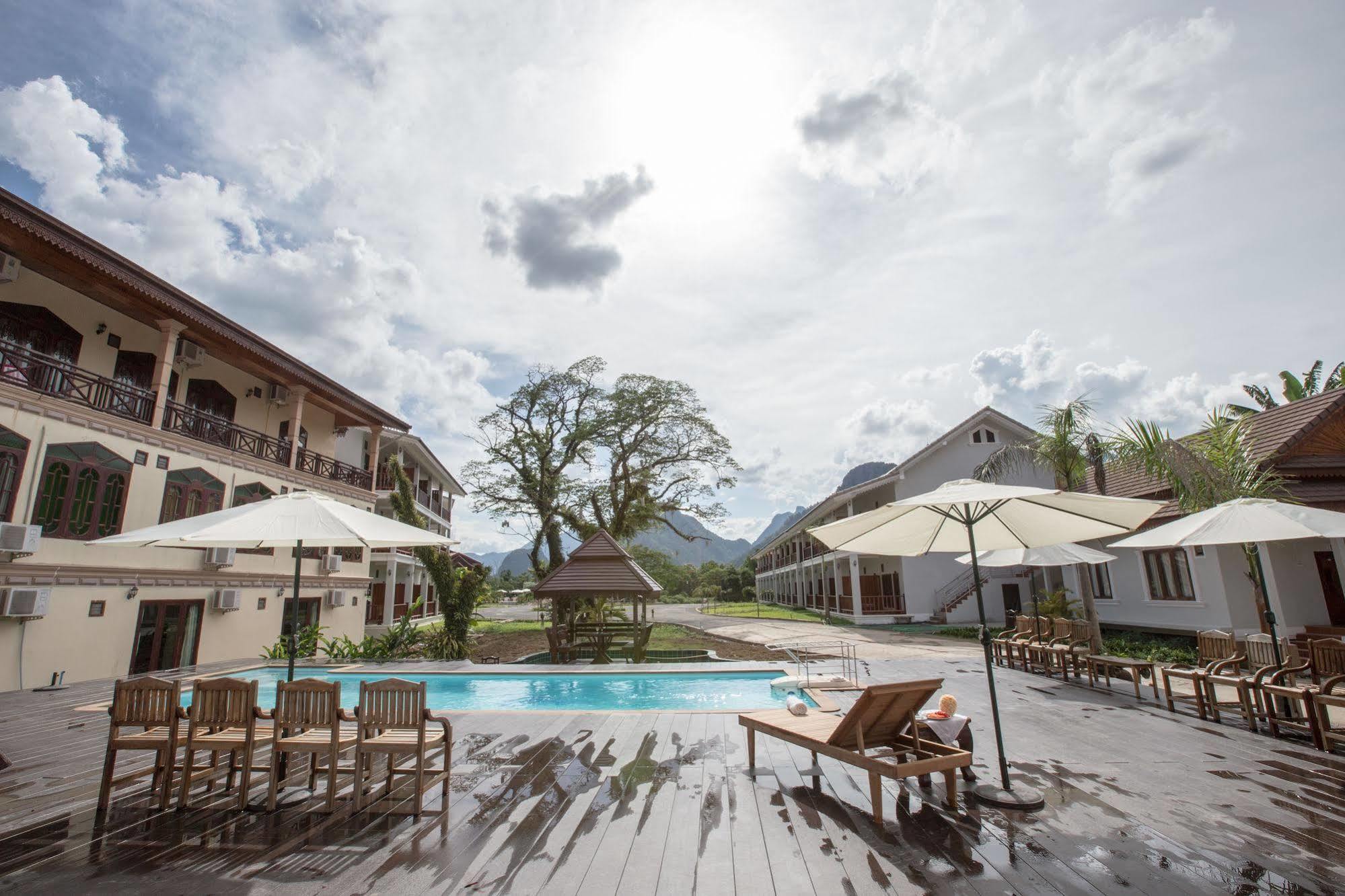 Thavisouk Riverside Hotel Vang Vieng Exterior photo