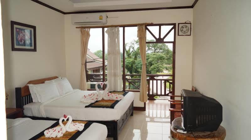 Thavisouk Riverside Hotel Vang Vieng Exterior photo