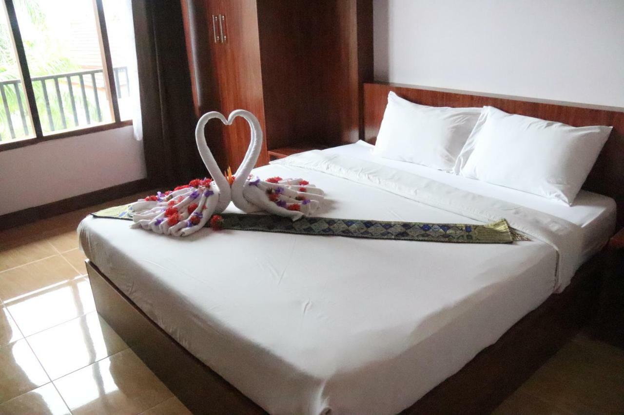 Thavisouk Riverside Hotel Vang Vieng Exterior photo