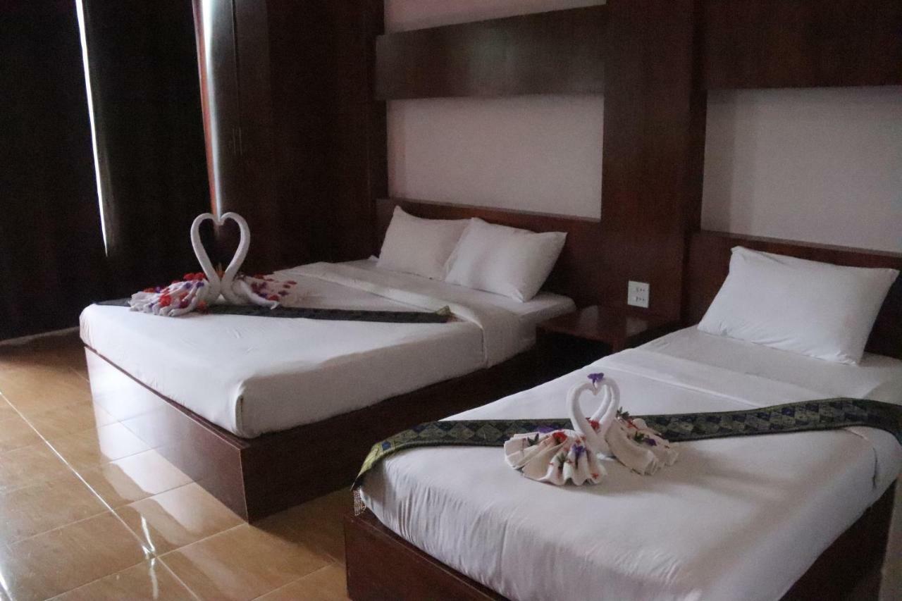 Thavisouk Riverside Hotel Vang Vieng Exterior photo