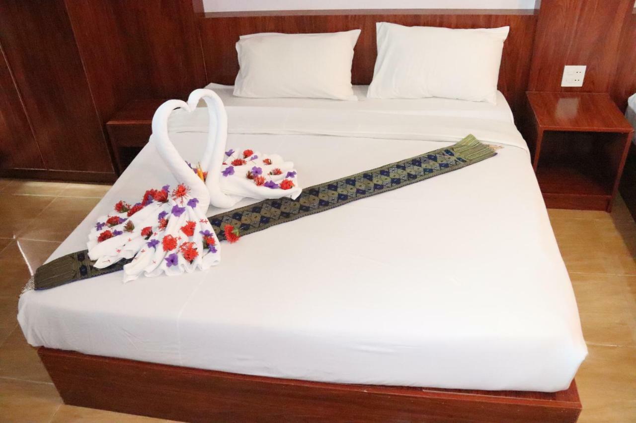Thavisouk Riverside Hotel Vang Vieng Exterior photo